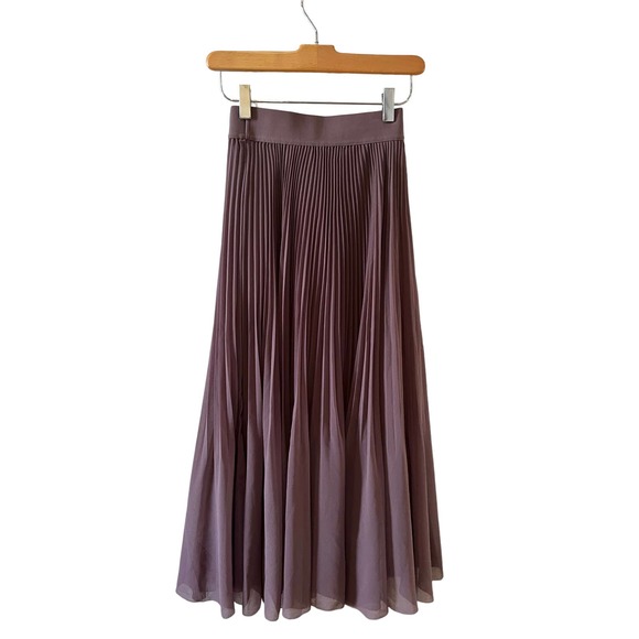 Wilfred Dresses & Skirts - Aritzia Wilfred Twirl Chiffon pleated midi skirt taupe